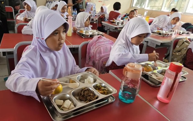 Pemprov Tugaskan Dinkes Jabar Identifikasi Penyebab Siswa di Garut dan Ciamis Keracunan Santapan Program MBG