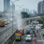 Kabut Air Disemprotkan di Jalan Fatmawati-TB Simatupang untuk Tekan Polusi Udara