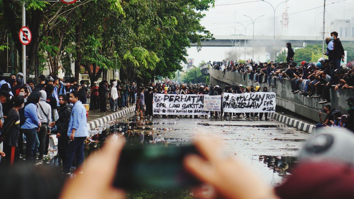 Di Tengah Tuntutan 178, Warga Jakarta Masih Sibuk dengan Galian Jalan