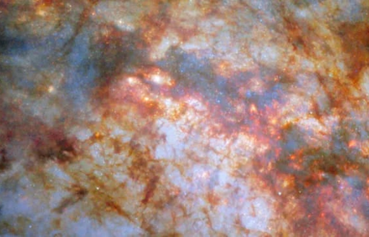 Galaksi Cerutu Pabrik Bintang yang 10 Kali Lebih Cepat dari Bima Sakti