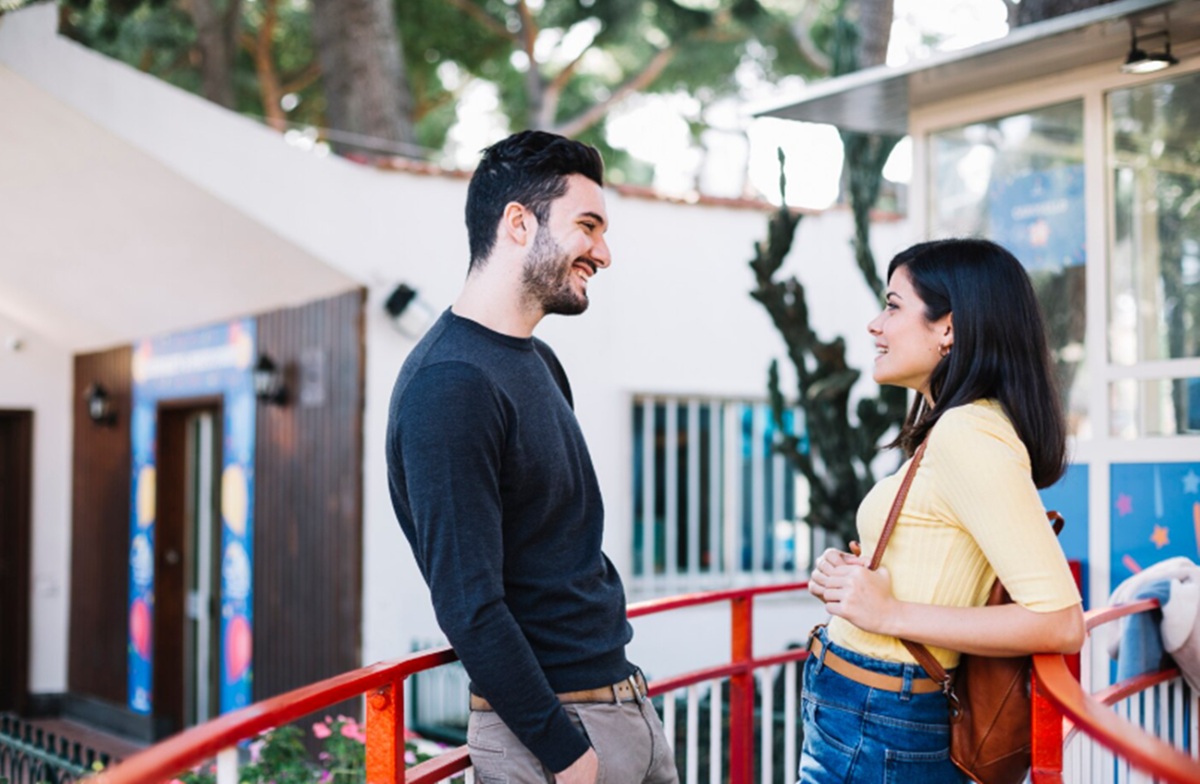 Arti Friendly dalam Cinta Mengapa Sikap Ramah Bisa Membingungkan Hati