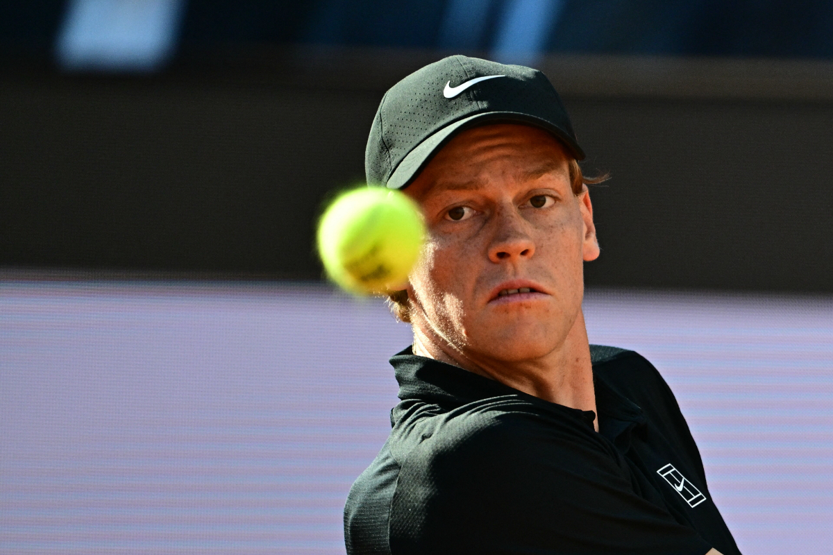 Jannik Sinner Lolos Dramatis, Swiatek Mulus di Tiongkok Terbuka 2025