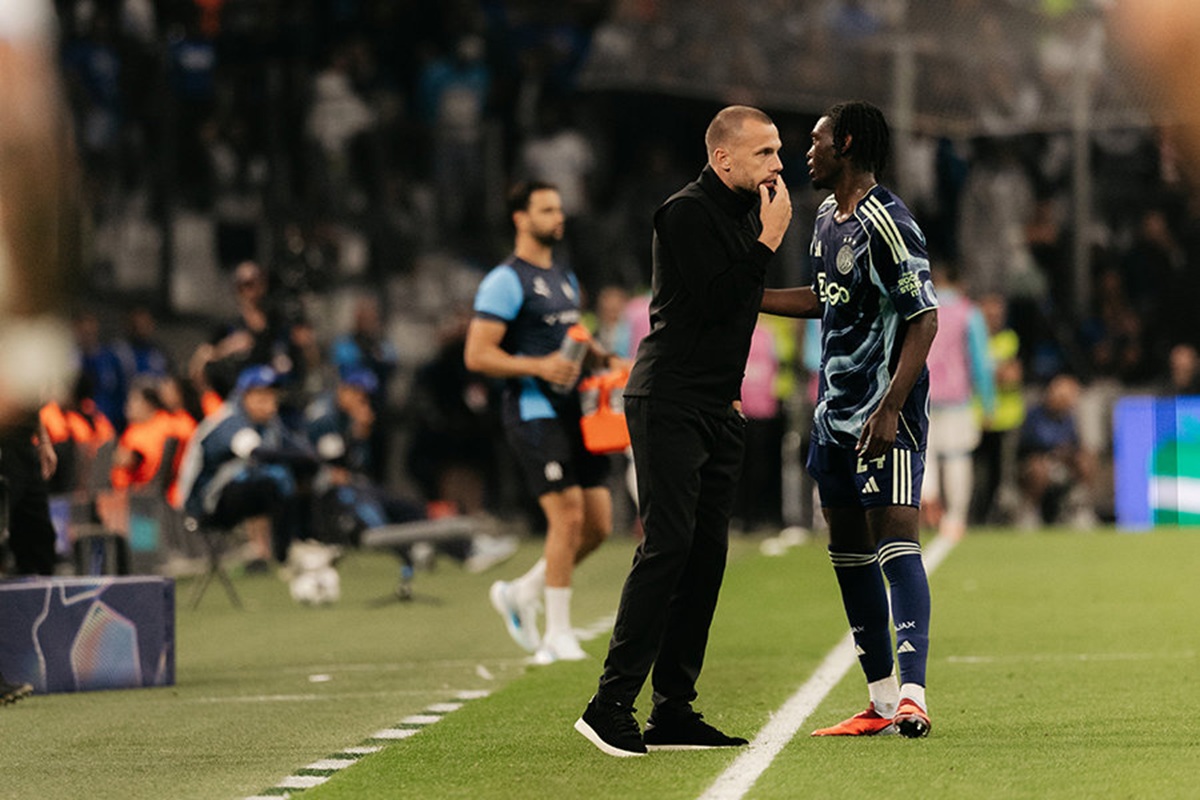 Marseille vs Ajax Heitinga Bela Pemain Ajax Usai Dibantai Marseille 4-0 di Liga Champions