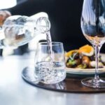 Bikin Awet Muda, Ini Manfaat Banyak Minum Air Putih untuk Kesehatan Kulit