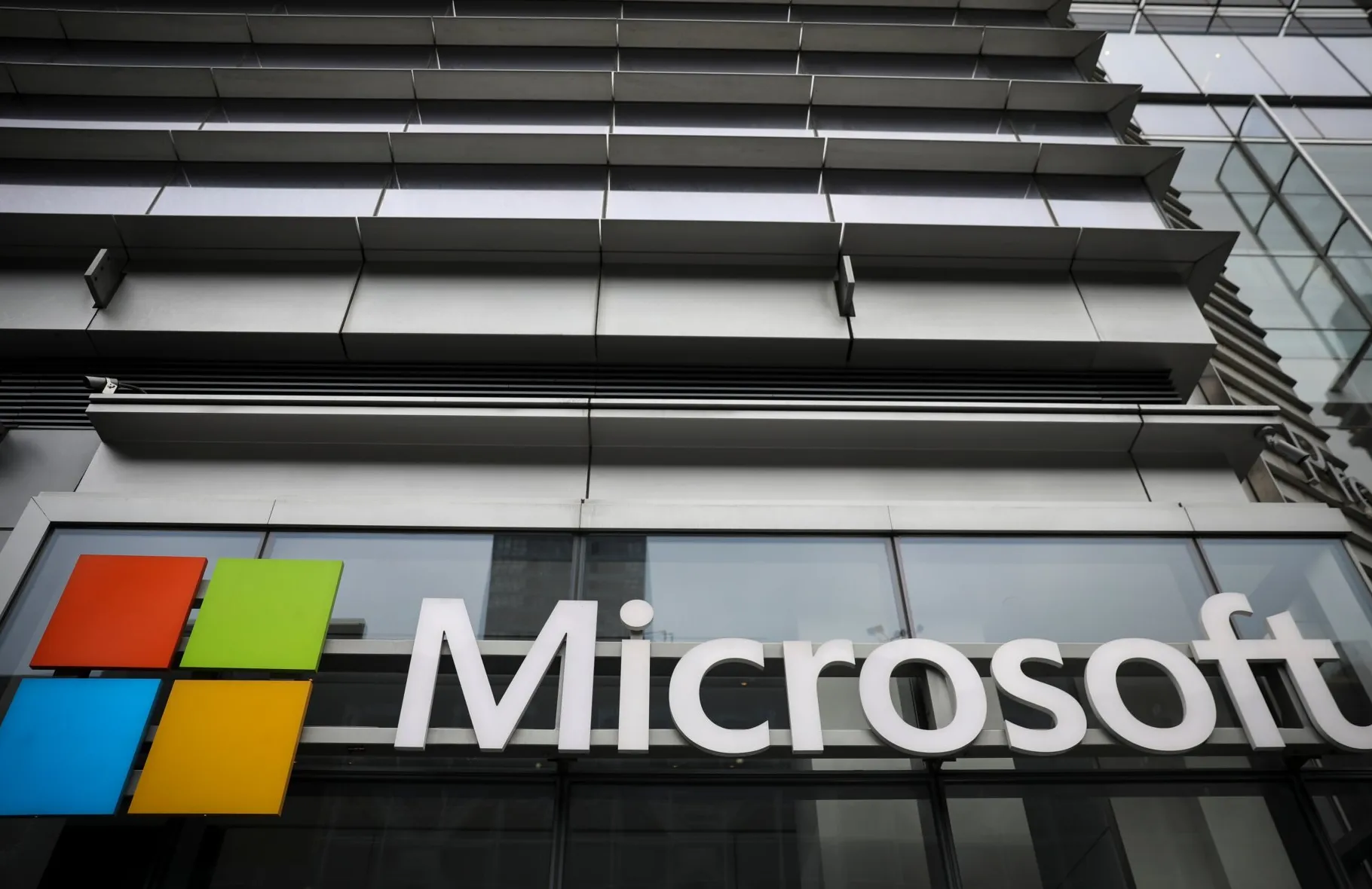 Microsoft Cabut Akses Teknologi untuk Pengawasan Massal Israel di Palestina