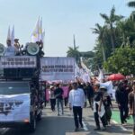 Jalan Gatot Subroto Arah Slipi Ditutup Imbas Demo Hari Tani Nasional di DPR