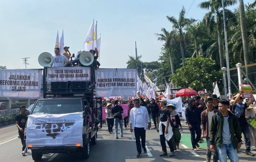 Jalan Gatot Subroto Arah Slipi Ditutup Imbas Demo Hari Tani Nasional di DPR