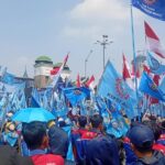 Jalan Gatot Subroto Arah Slipi Tersendat Imbas Demo Buruh di Depan DPR