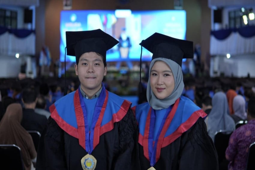 Lika Liku 2 Pasutri Kompak Wisuda Bareng dan Raih Gelar S2 dan S3 di ITS
