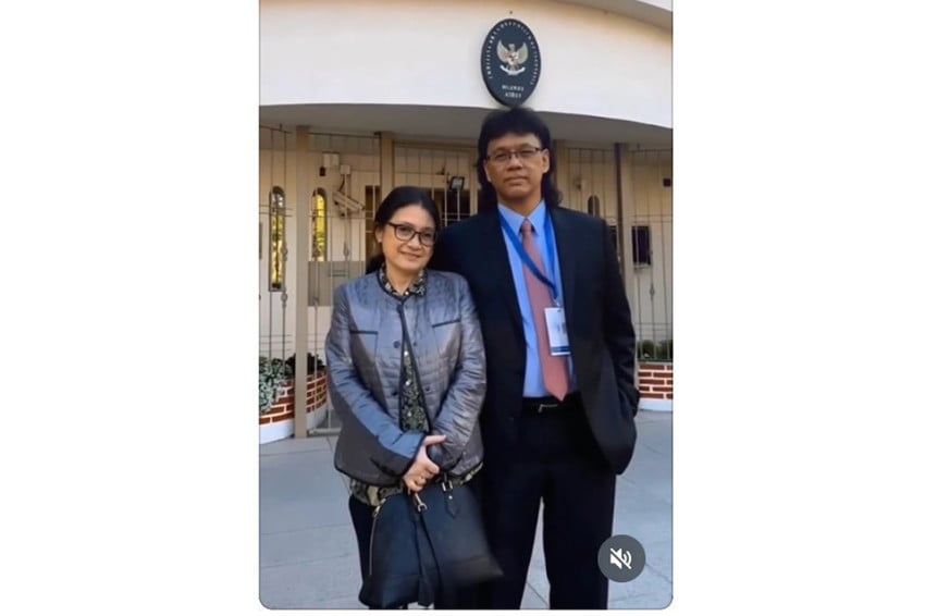 Viral Foto Lawas Menkeu Purbaya Berambut Gondrong, Benarkah?