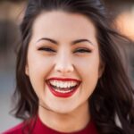 Cara Memutihkan Gigi yang Kuning dan Berkarang agar Senyum Tampak Lebih Percaya Diri