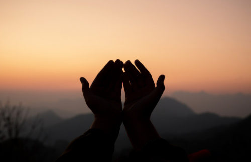 Ya Rahman Ya Rahim Arti, Keutamaan, dan Manfaat Membacanya