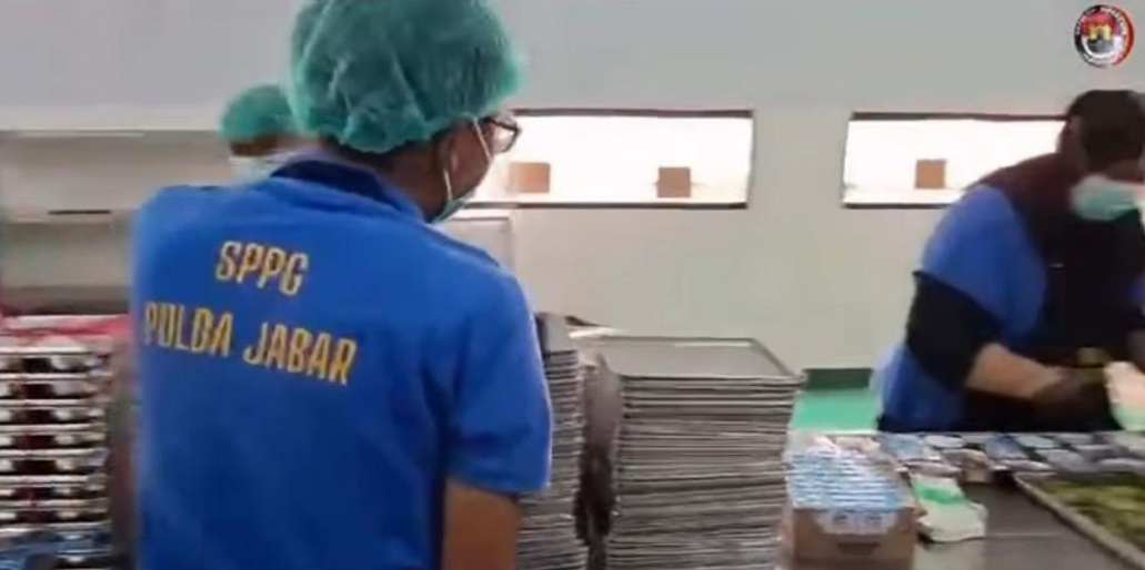 Polda Jabar Datangi SPPG, Pastikan Proses Memasak sesuai SOP