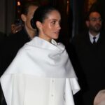 Meghan Markle Tampil Anggun di Paris Fashion Week, Dukung Kreatif Direktur Baru Balenciaga