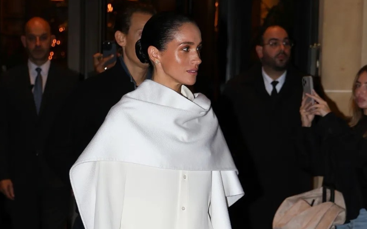 Meghan Markle Tampil Anggun di Paris Fashion Week, Dukung Kreatif Direktur Baru Balenciaga
