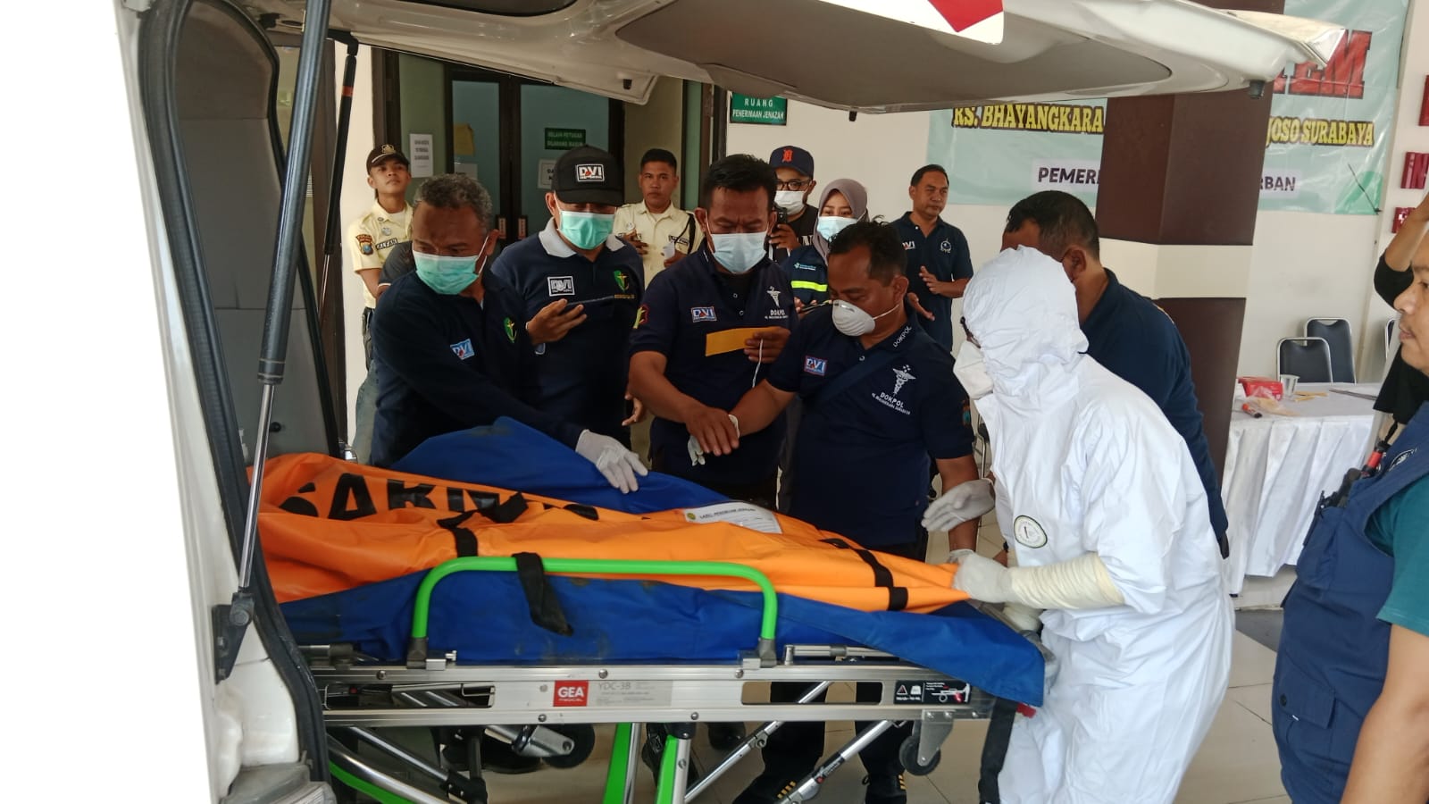 Polda Jatim Kerahkan Inafis Tambahan untuk Identifikasi 52 Jenazah Korban Musala Al Khoziny