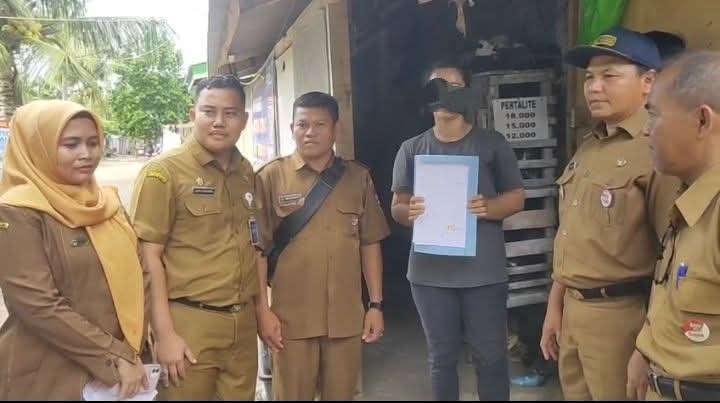 Buang Sampah ke Pantai, IRT di Padang Dapat Hukuman