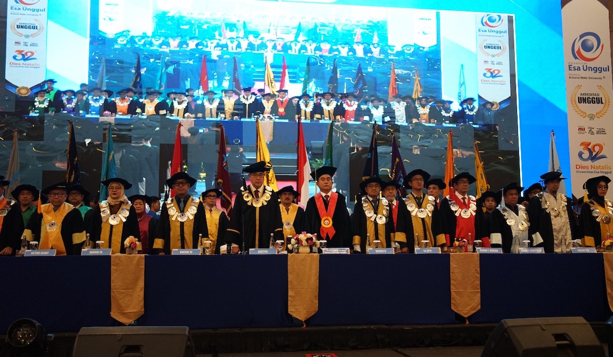 Universitas Esa Unggul Wisuda 2.204 Lulusan Tonggak Baru Menuju World-Class University