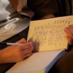 Pengertian dan Contoh Puisi Lama dan Puisi Baru yang Menarik