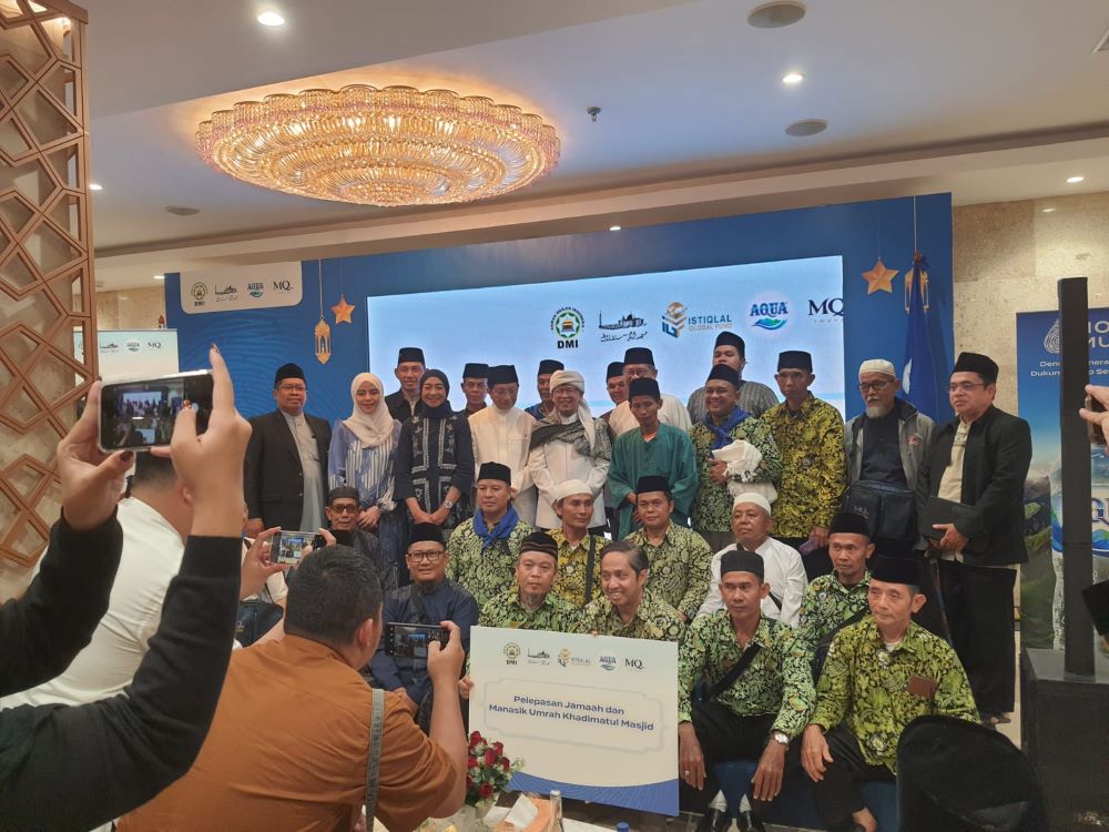 Menag Lepas Keberangkatan Umrah para Khadimatul Masjid di Istiqlal