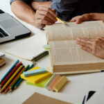 Apa Itu Kata Berimbuhan Pengertian, Jenis, dan Contoh Lengkap