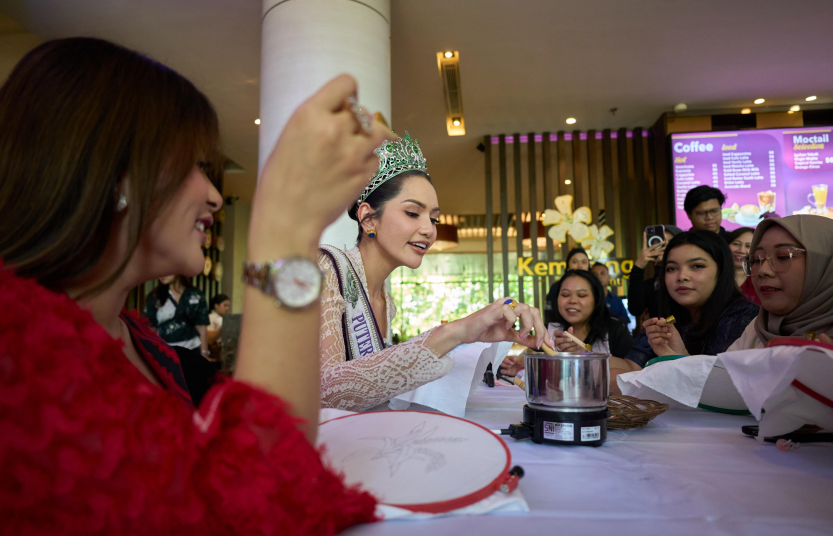 Mercure Karawang Rayakan Hari Batik Nasional Bersama Yayasan Puteri Indonesia