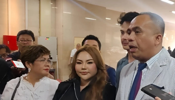 Kubu Lisa Mariana Ogah Mengemis Damai dengan Ridwan Kamil