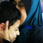 Cium Anak Setiap Hari, Sunnah Rasul yang Sering Dilalaikan