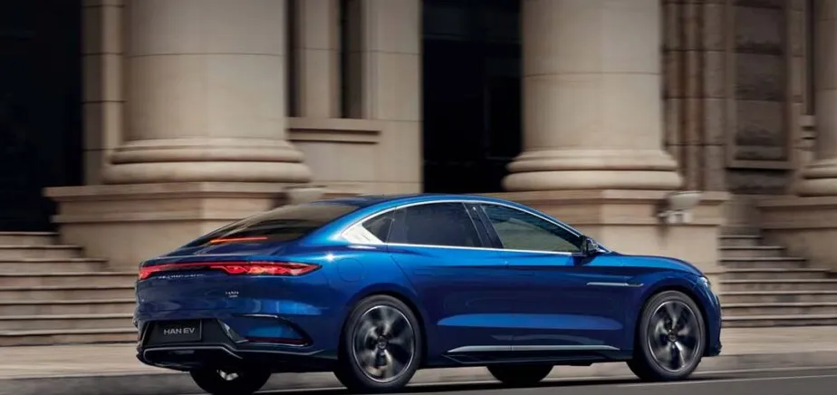 BYD Kalahkan Tesla di Penjualan Global Mobil Listrik 2025