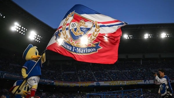 Nissan Beniat Menjual Klub Sepak Bola Yokohama F. Marinos