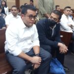 Penampakan Anak Riza Chalid Kerry Adrianto Jalani Sidang Dakwaan