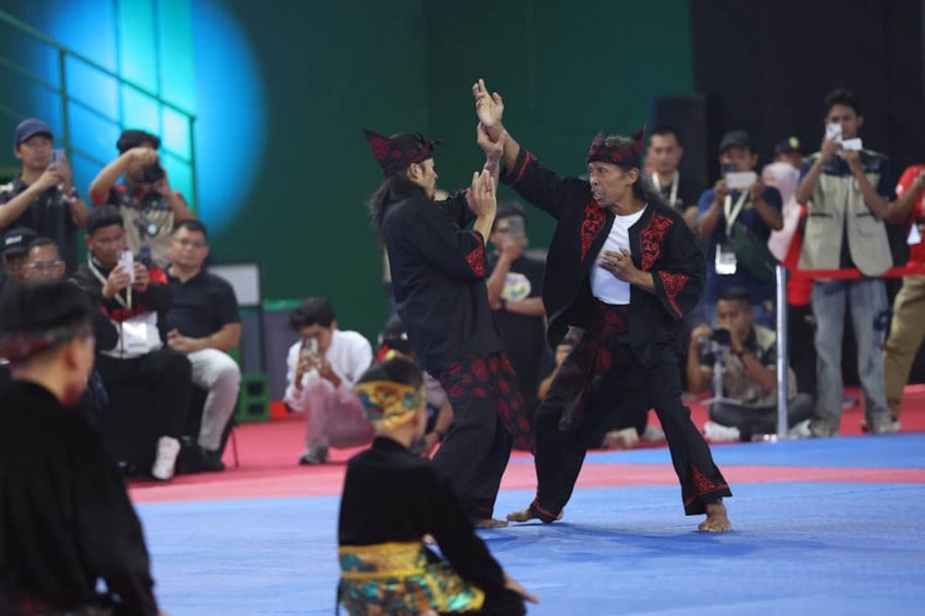 Aksi Bintang Hollywood Yayan Ruhian dan Cecep Arif Rahman Hipnotis Ribuan Penonton