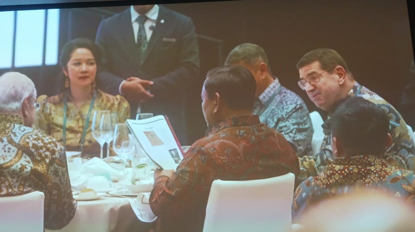 Prabowo dan Steve Forbes Makan Malam Bareng, Kompak Pakai Batik