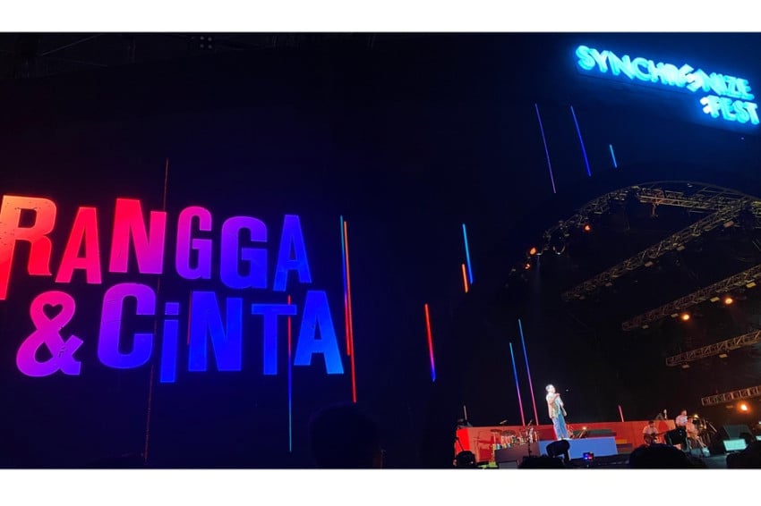 Musik dari Rangga dan Cinta, Nicholas Saputra Bikin Heboh Penonton Synchronize Fest 2025