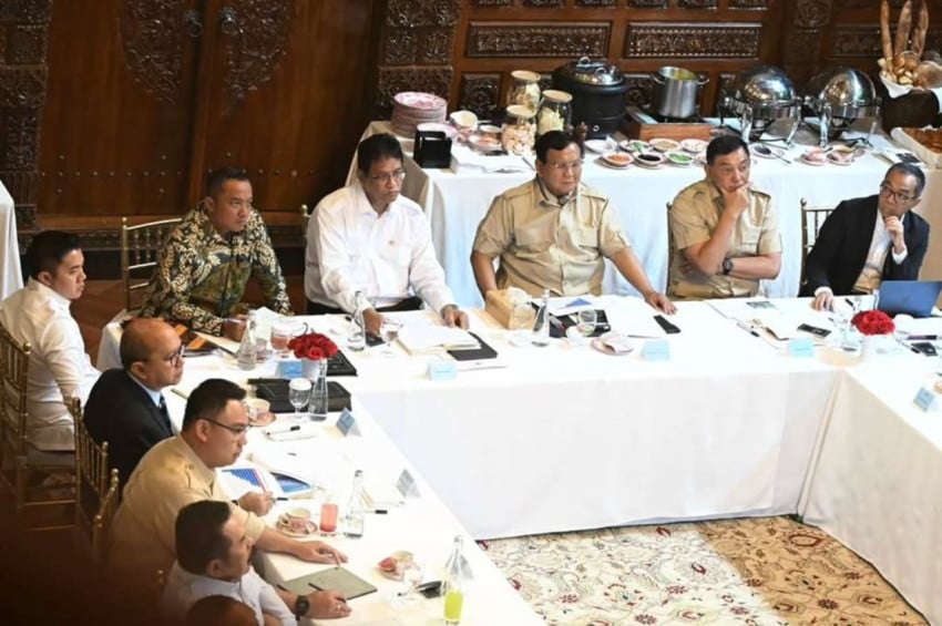 Rapat Terbatas di Kertanegara, Prabowo Beri Arahan Khusus ke Mendikti Saintek hingga Purbaya