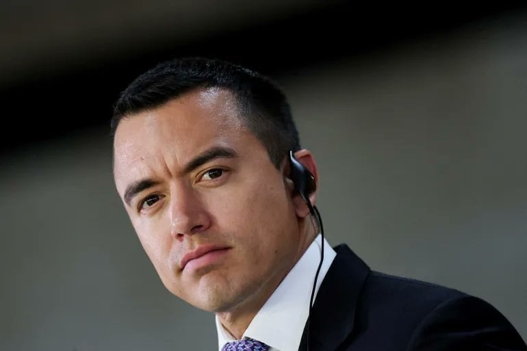 Rombongan Presiden Ekuador Dilempari Batu oleh Masyarakat Adat