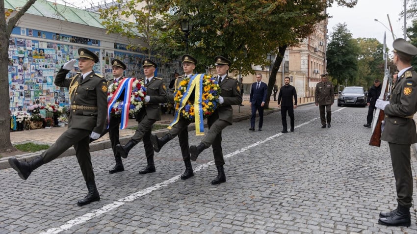 Zelensky Kirim Pasukan ke Turki dan Inggris, Ada Apa Gerangan?