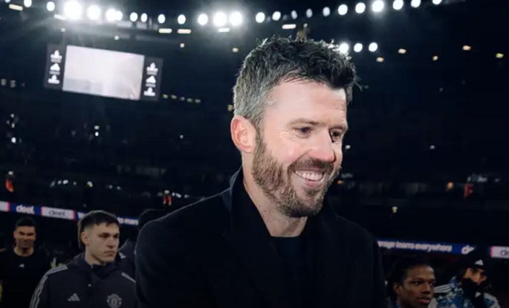 Michael Carrick Puji Pemain dan Dukungan Fans saat Manchester United vs Arsenal