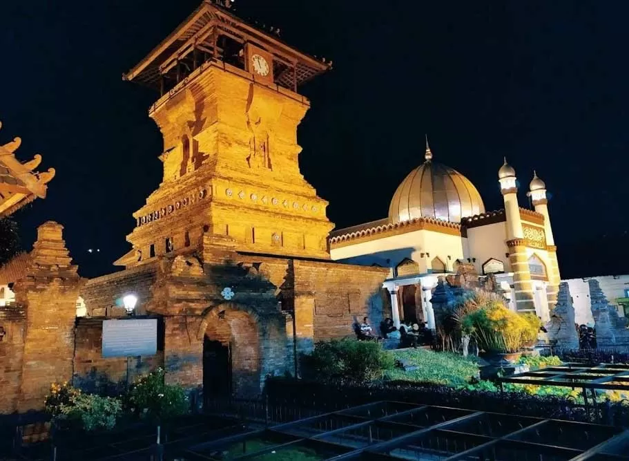 Jadwal Salat dan Imsakiyah Kota Semarang Hari Ini, 25 Ramadan 1447 H
