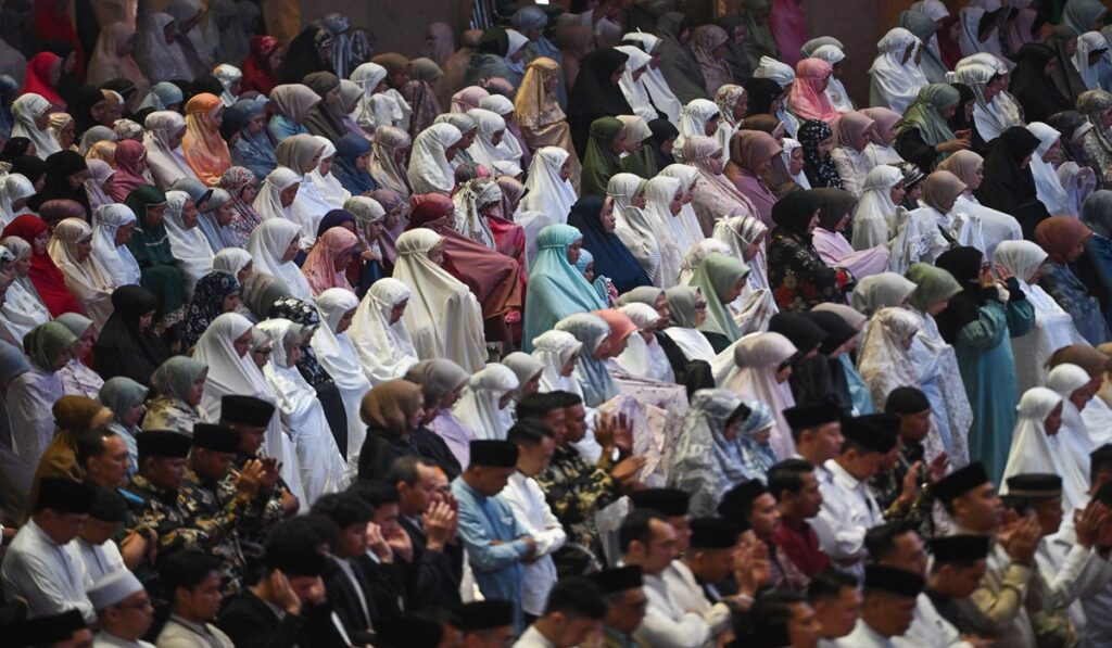 Gibran Salat Iduladha di Masjid Istiqlal Jakarta