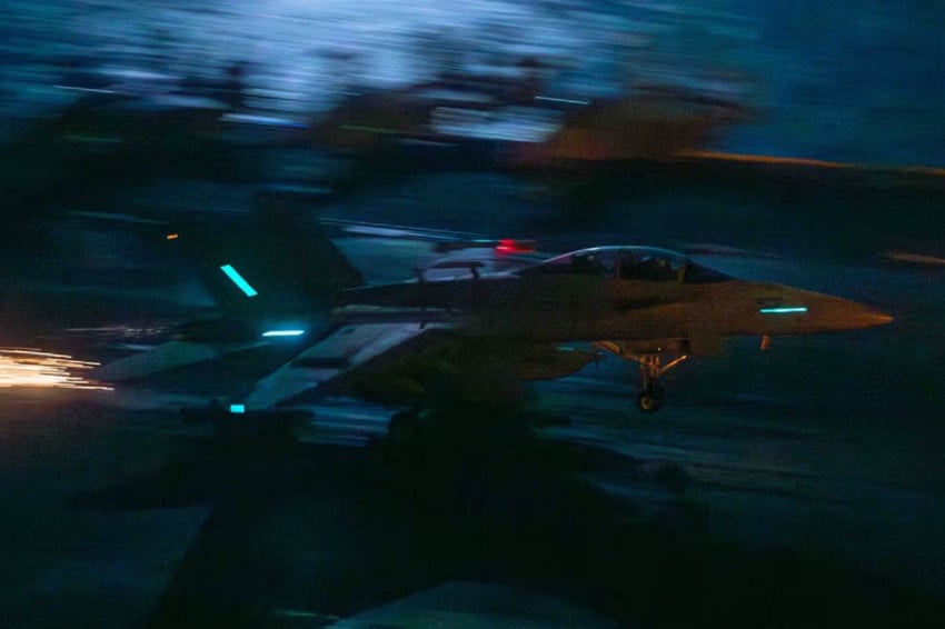 Iran Serang 3 Kapal Perang AS, Amerika Balas Bombardir Qeshm dan Bandar Abbas