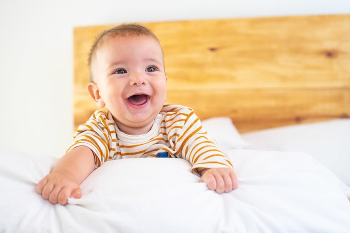 Bayi Mengalami Demam Usai Imunisasi Ketahui Cara Menanganinya dengan Tepat