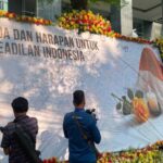 Suasana Jelang Putusan Nadiem, Polisi Berjaga, Papan Dukungan, hingga Mitra Gojek Padati PN Tipikor