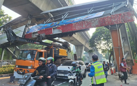 Sopir Truk yang Tabrak JPO Tendean Diperiksa Polisi