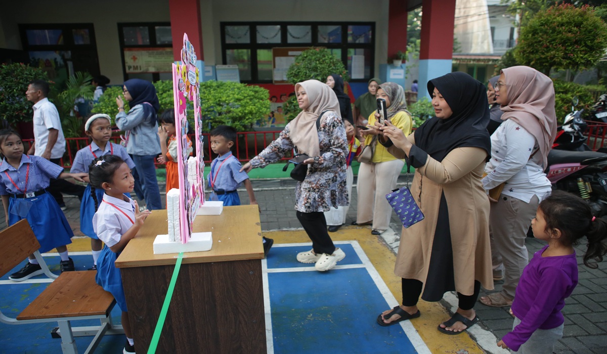 Tips Psikolog agar Anak Sukses Beradaptasi di Sekolah Baru